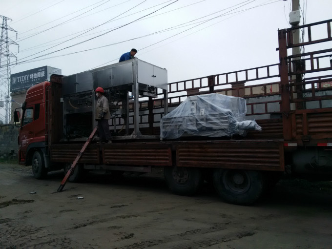 自動上袋機(jī)